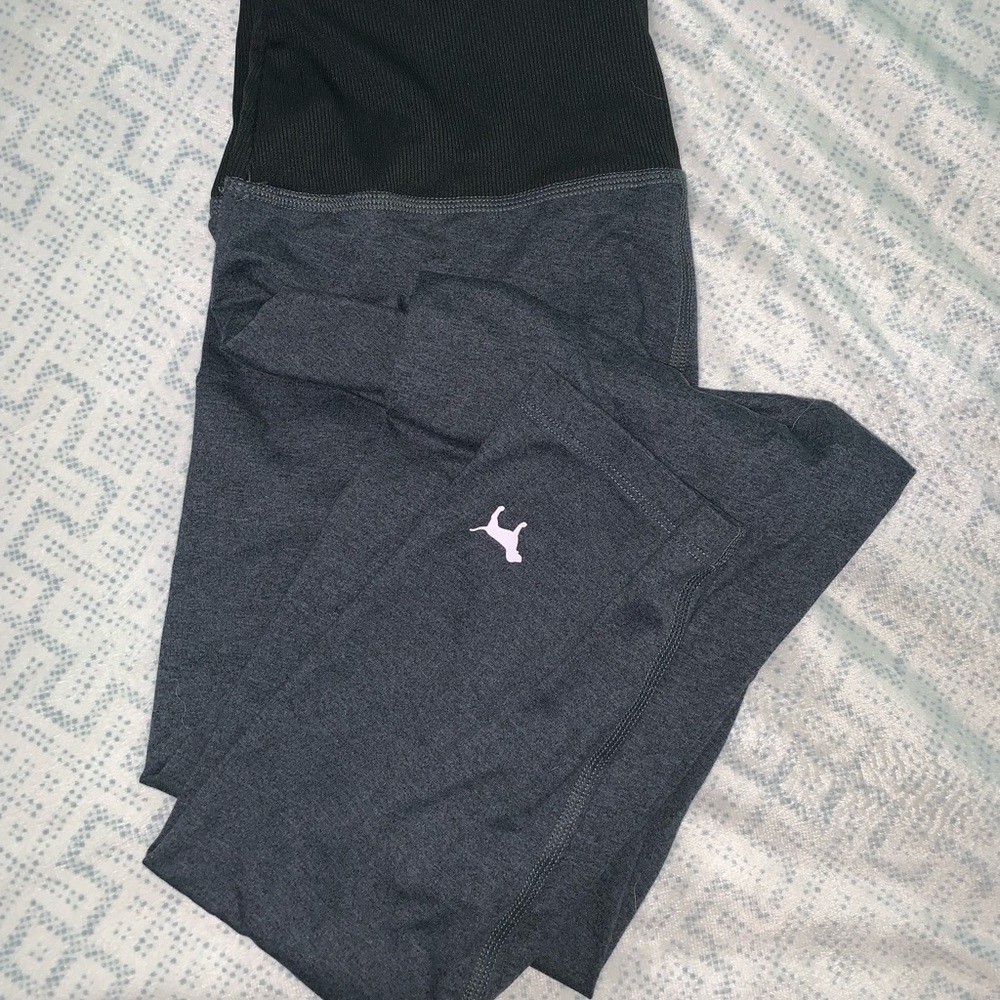 Victoria’s Secret Pink leggings
